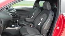 alfa_romeo_mito_0.9_tb_twinair_distinctive_3dr_-_interior_3_-_2014.jpg