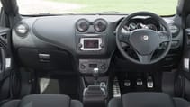 alfa_romeo_mito_0.9_tb_twinair_distinctive_3dr_-_interior_4_-_2014.jpg