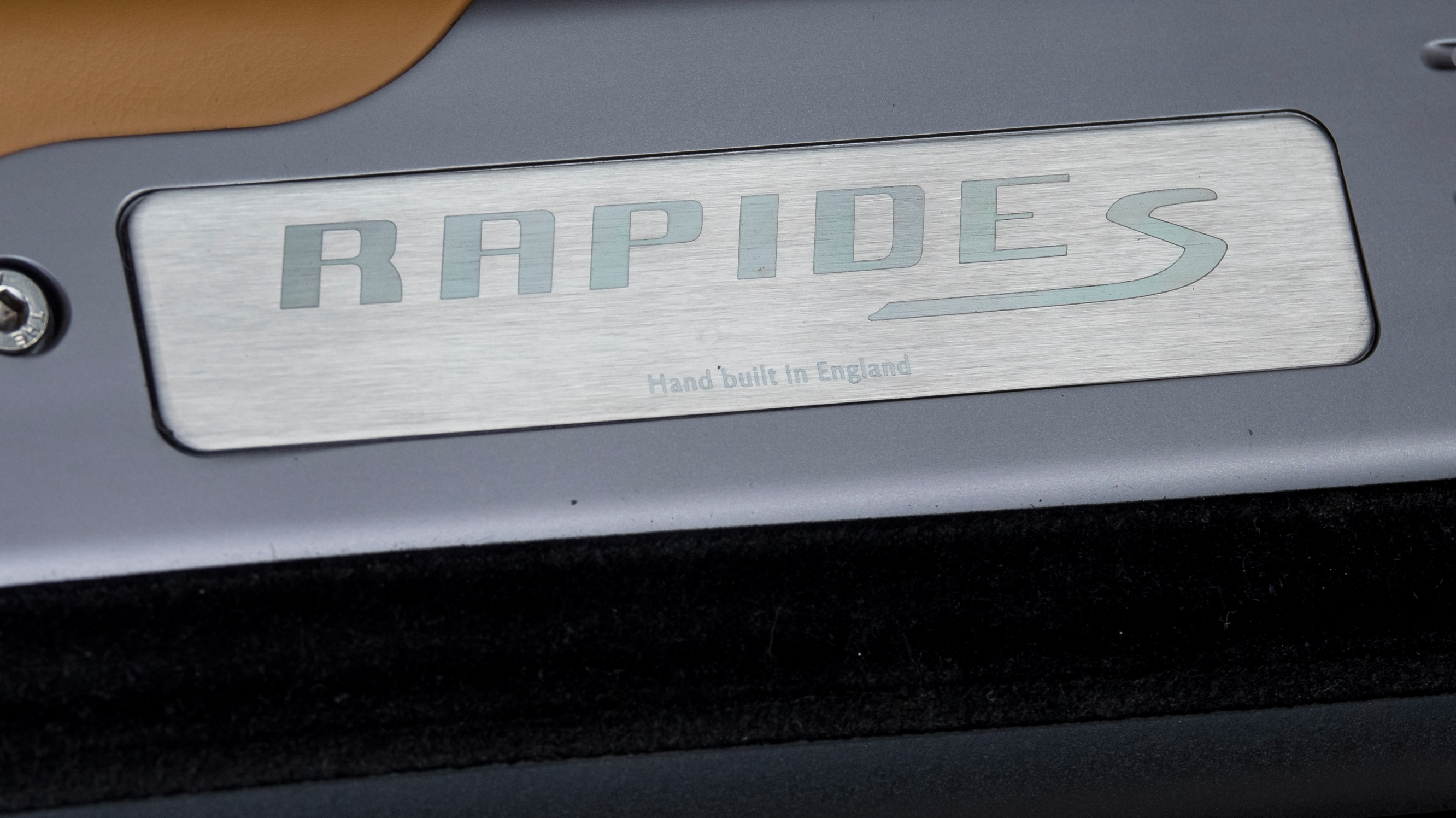 aston_martin_rapide_s_v12_552_4dr_touchtronic_iii_auto_-_interior_4_-_2014.jpg