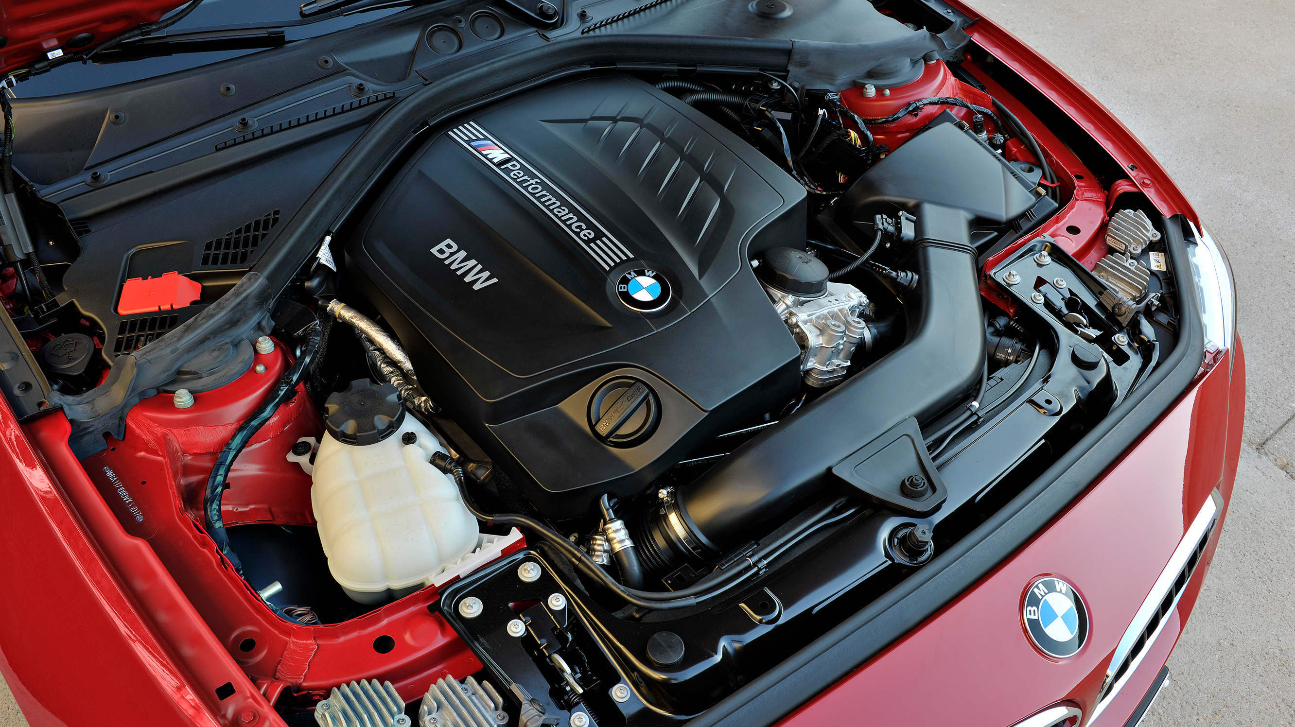 bmw_2_series_220d_se_2dr_-_interior_2_-_2014.jpg