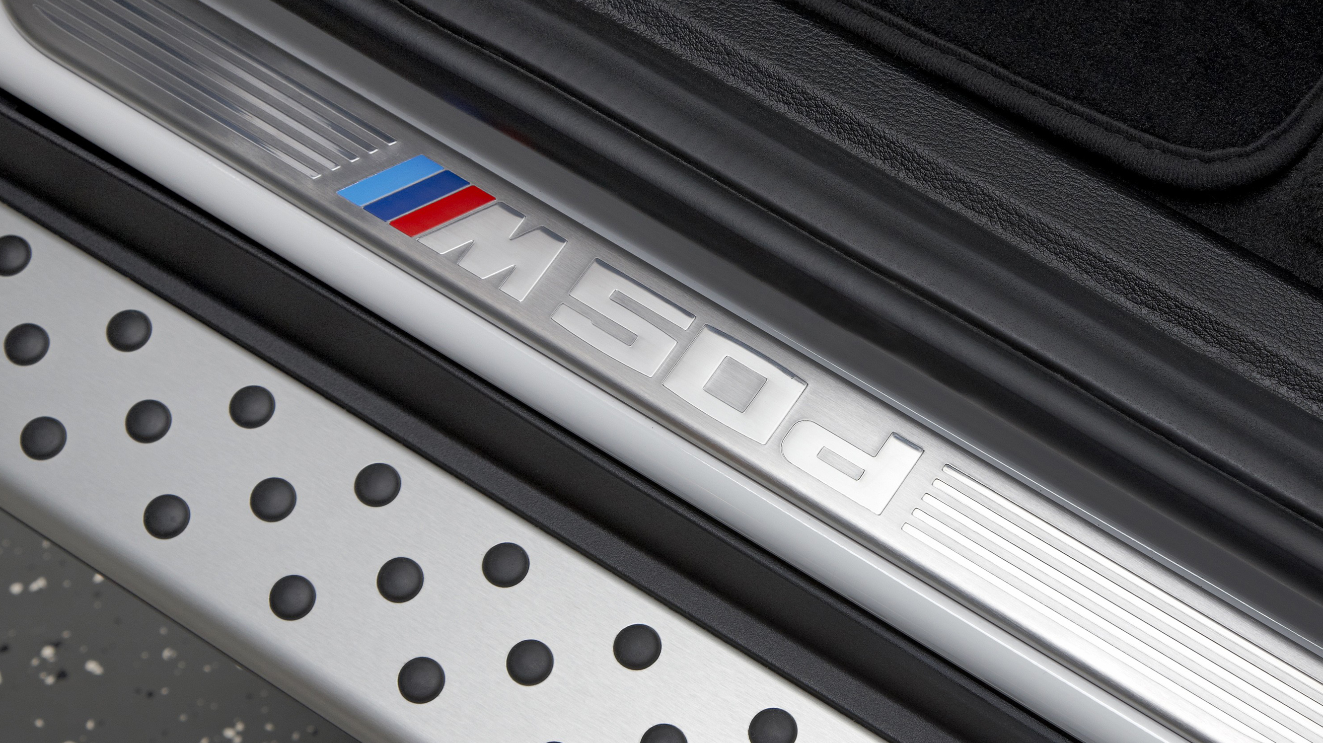 bmw_x6_xdrive_m50d_5dr_-_interior_2_-_2014.jpg