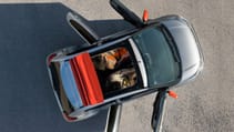 citroen_c1_1.0_vti_flair_5dr_-_interior_4_-_2014.jpg