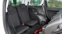 fiat_500l_mpw_1.6_multijet_105_lounge_5dr_-_interior_2_-_2014.jpg