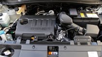 kia_sportage_1.7_crdi_5dr_-_interior_2_-_2014.jpg