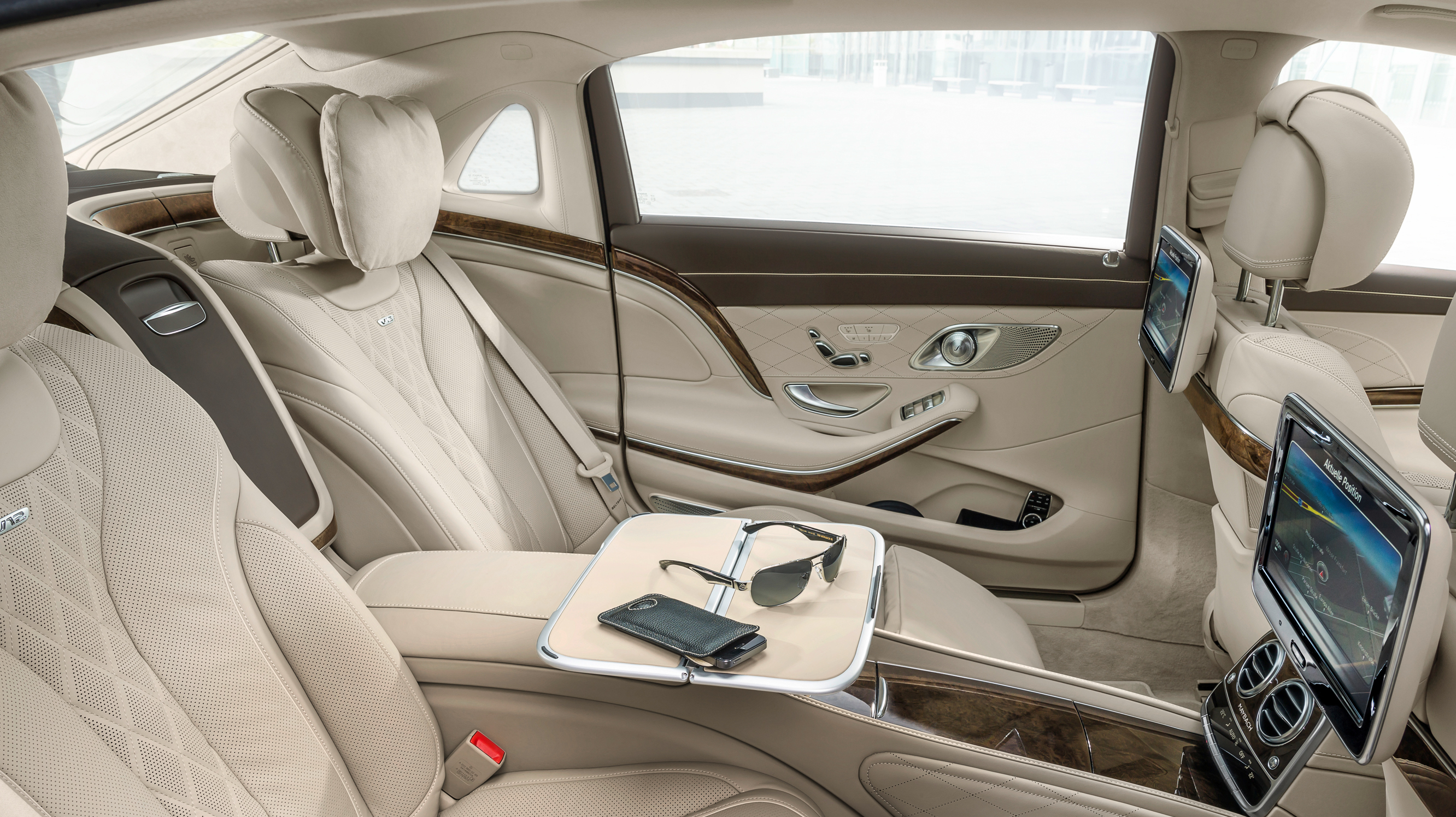 mercedes-benz_s_class_s63_2dr_auto_-_interior_4_-_2014.jpg