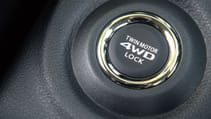 mitsubishi_outlander_2.0_phev_gx3h_5dr_auto_-_interior_3_-_2014.jpg