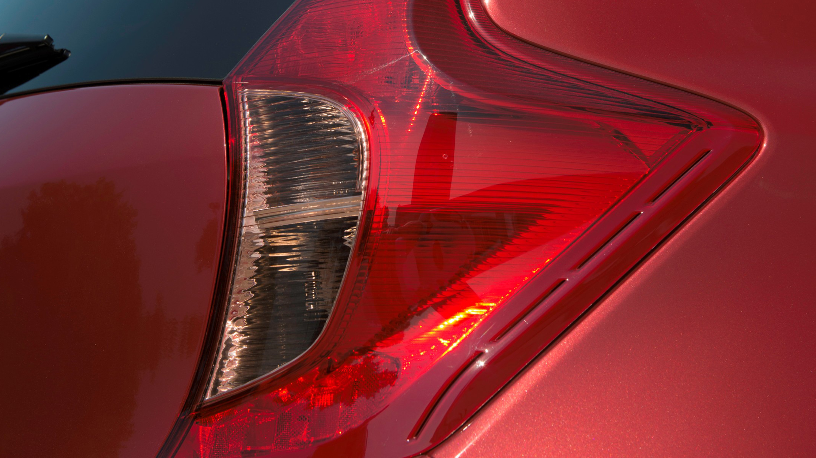 nissan_note_1.2_acena_5dr_-_interior_4_-_2014.jpg