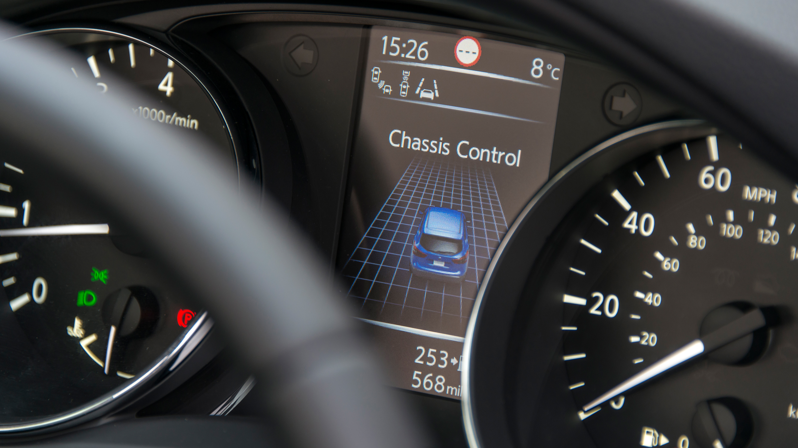 nissan_x-trail_1.6_dci_tekkna_4wd_5dr_-_interior_2_-_2014.jpg