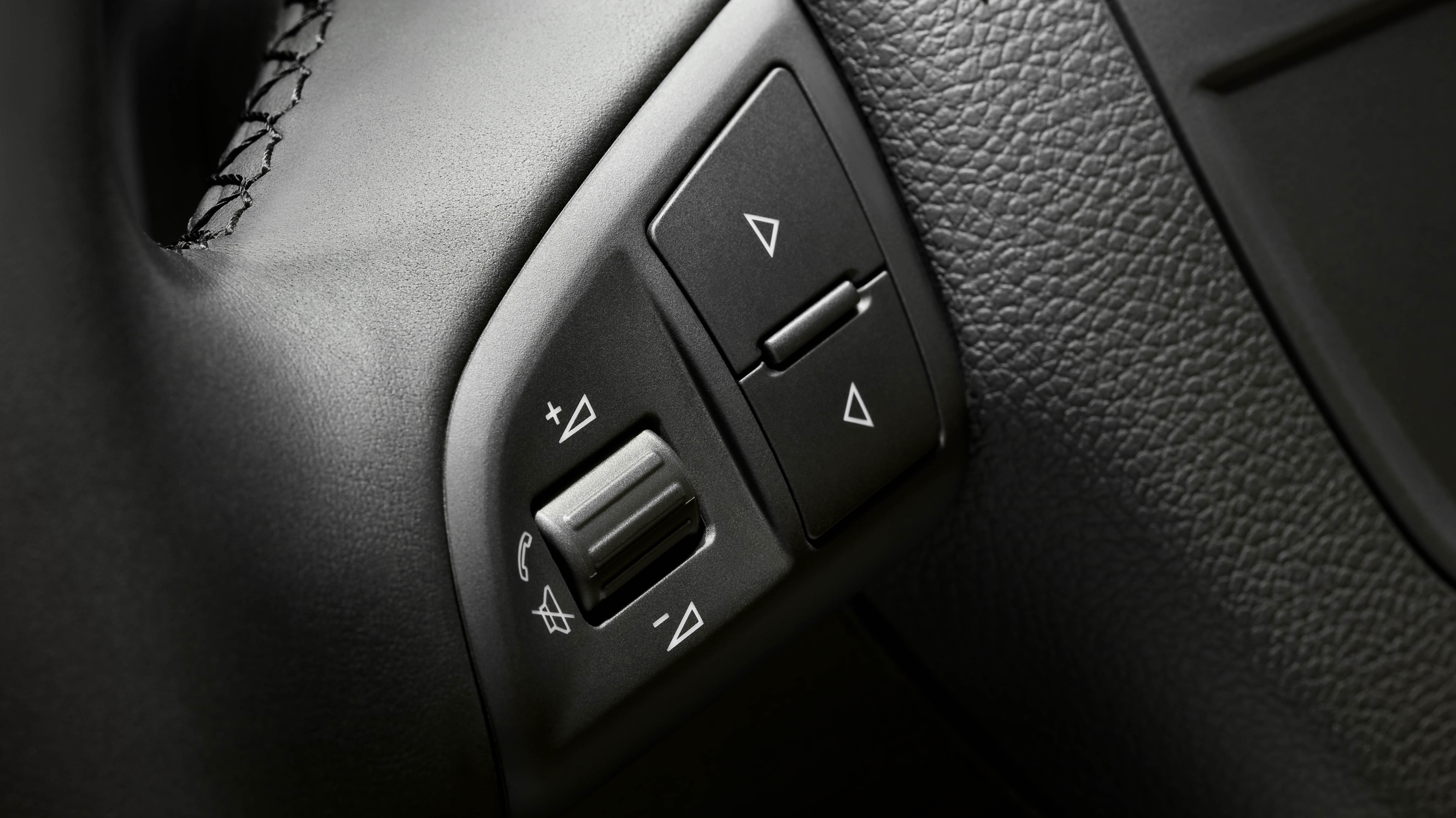 skoda_fabia_1.2_tsi_90_se_5dr_-_interior_2_-_2014.jpg