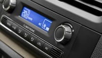 skoda_fabia_1.2_tsi_90_se_5dr_-_interior_4_-_2014.jpg