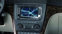 skoda_yeti_2.0_tdi_cr_s_5dr_-_interior_3_-_2014.jpg