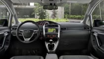 toyota_verso_1.6_d-4d_active_5dr_-_interrior_2_-_2014.jpg