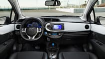 toyota_yaris_1.5_vvt-i_hyrbid_icon_5dr_cvt_auto_-_interior_2_-_2014.jpg