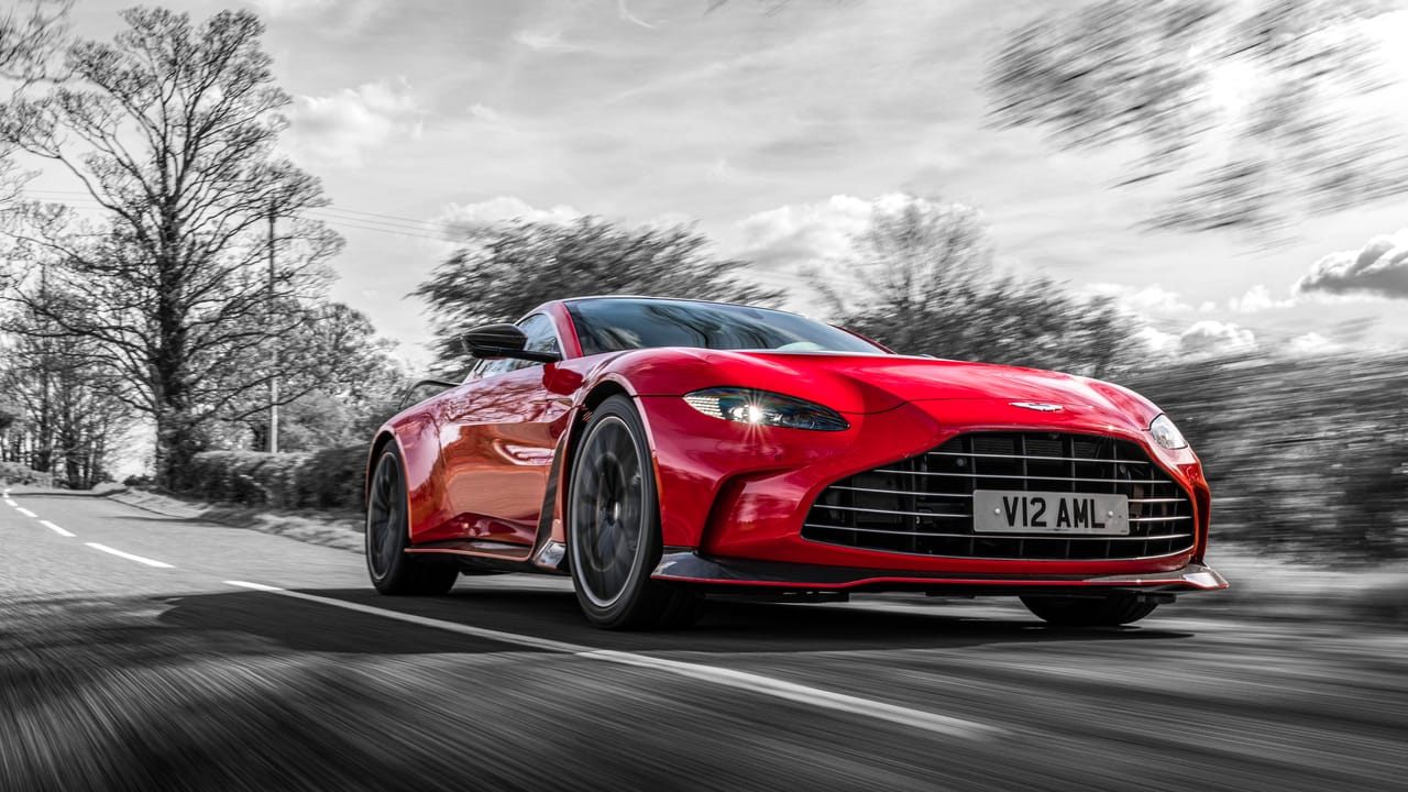 Астон Мартин в12 Vantage