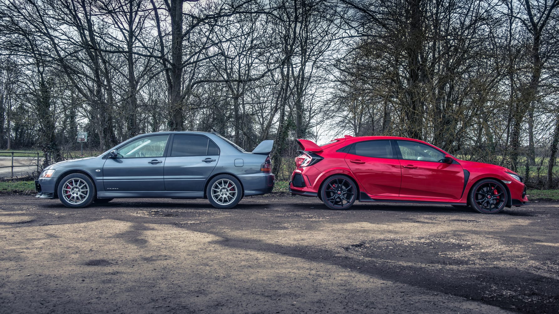 Fight! Honda Civic Type R vs Mitsubishi Evo IX MR FQ-360 | Top Gear