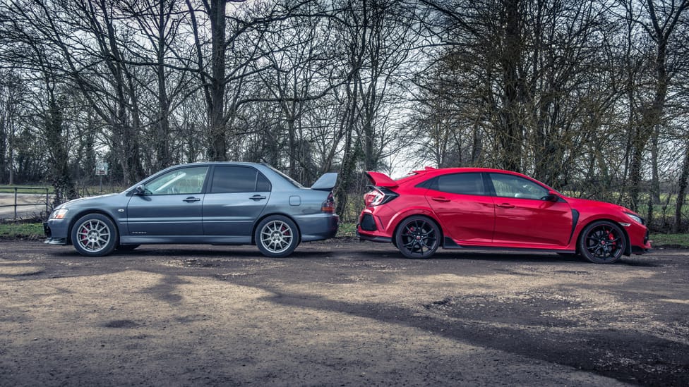 Fight! Honda Civic Type R vs Mitsubishi Evo IX MR FQ-360 | Top Gear