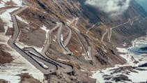 Lamborghini Countach vs Stelvio 