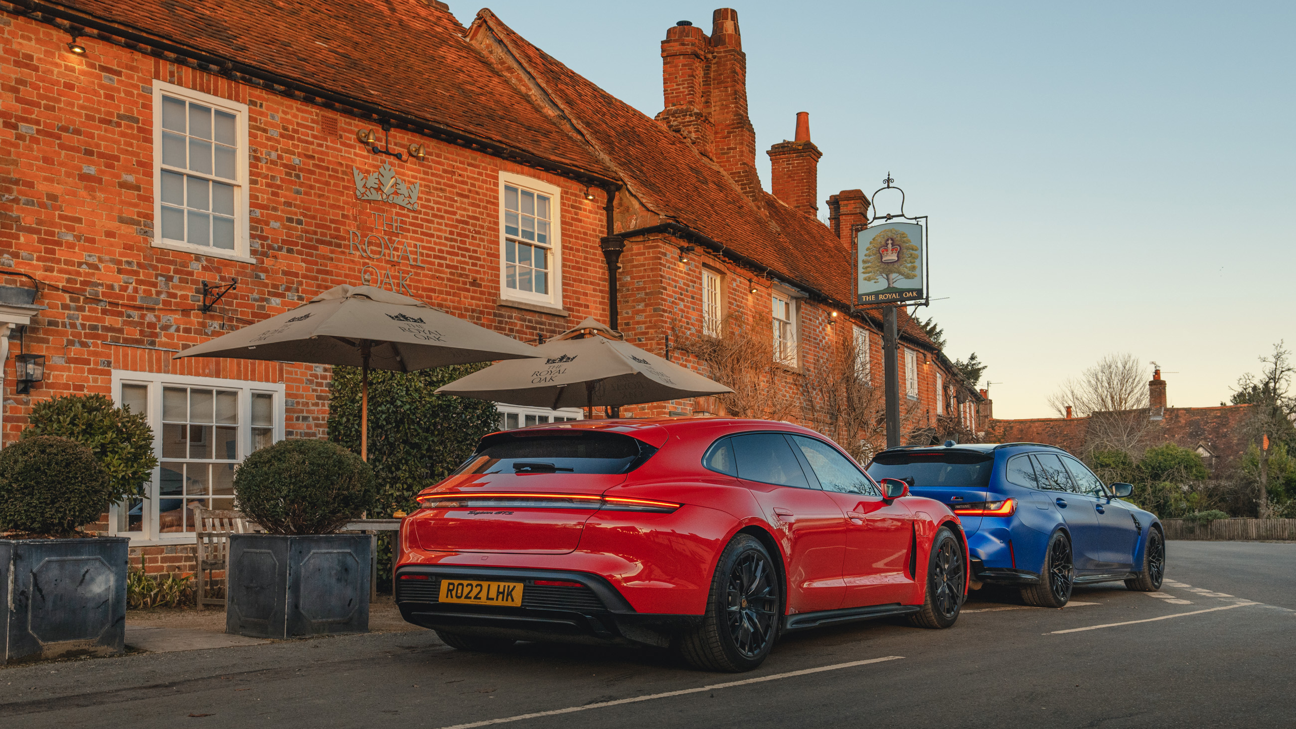 BMW M3 Touring vs Porsche Taycan GTS Sport Turismo
