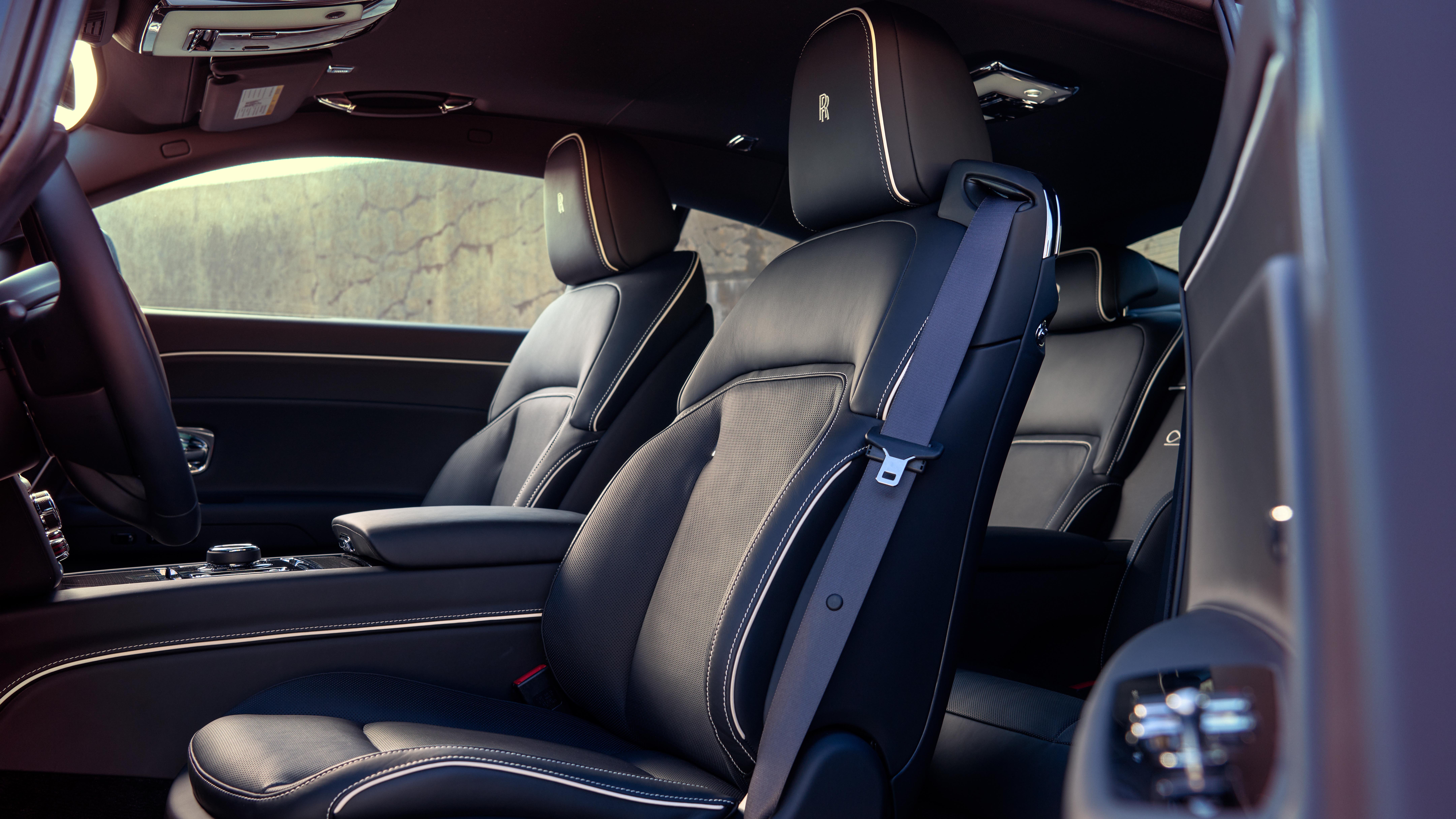 Rolls-Royce Black Badge Spectre / CADILLAC CELESTIQ