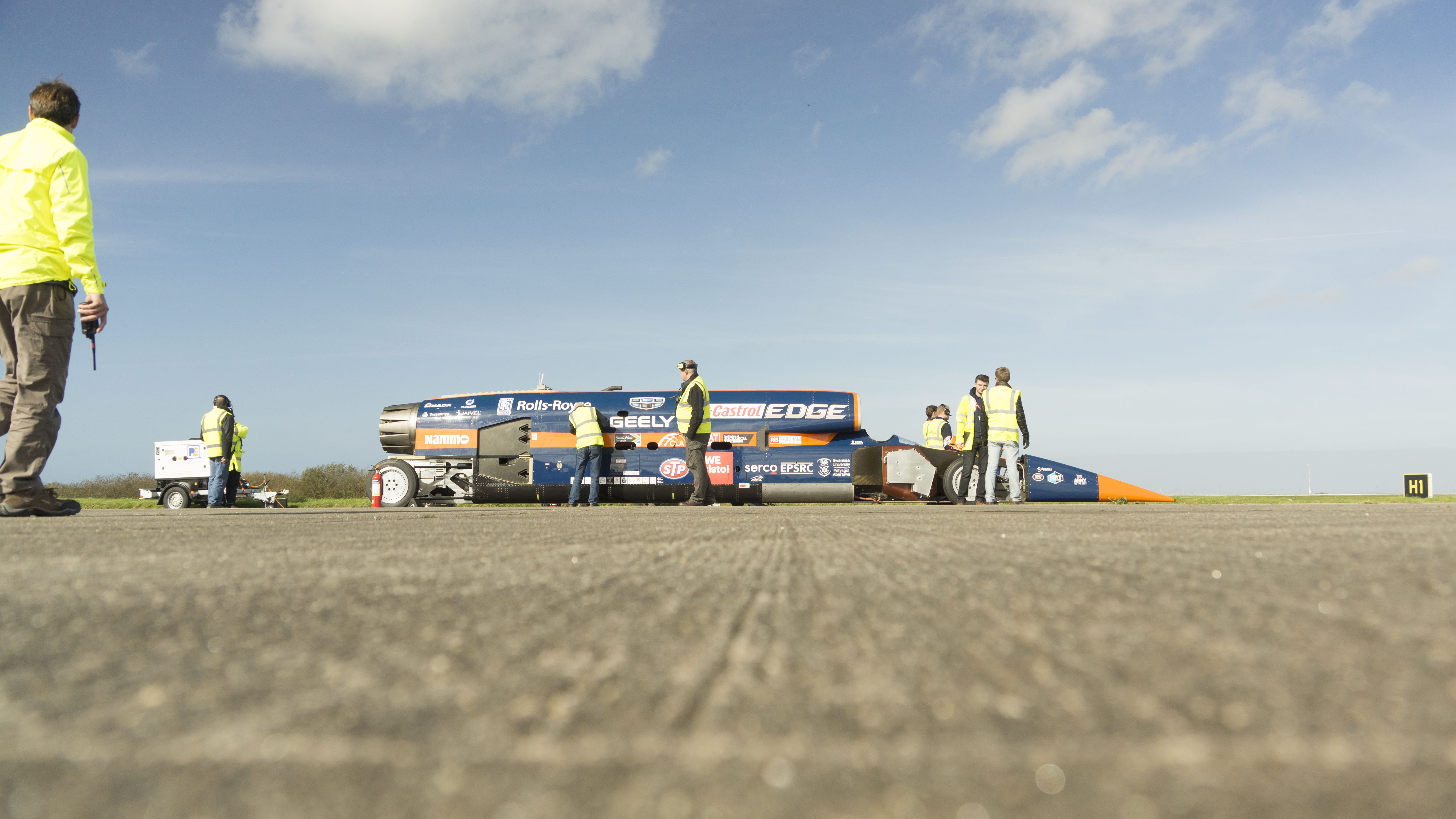 額縁 Bloodhound SSC Bloodhound SSC Completes 200 MPH Run Ahead Of 1,000 MPH