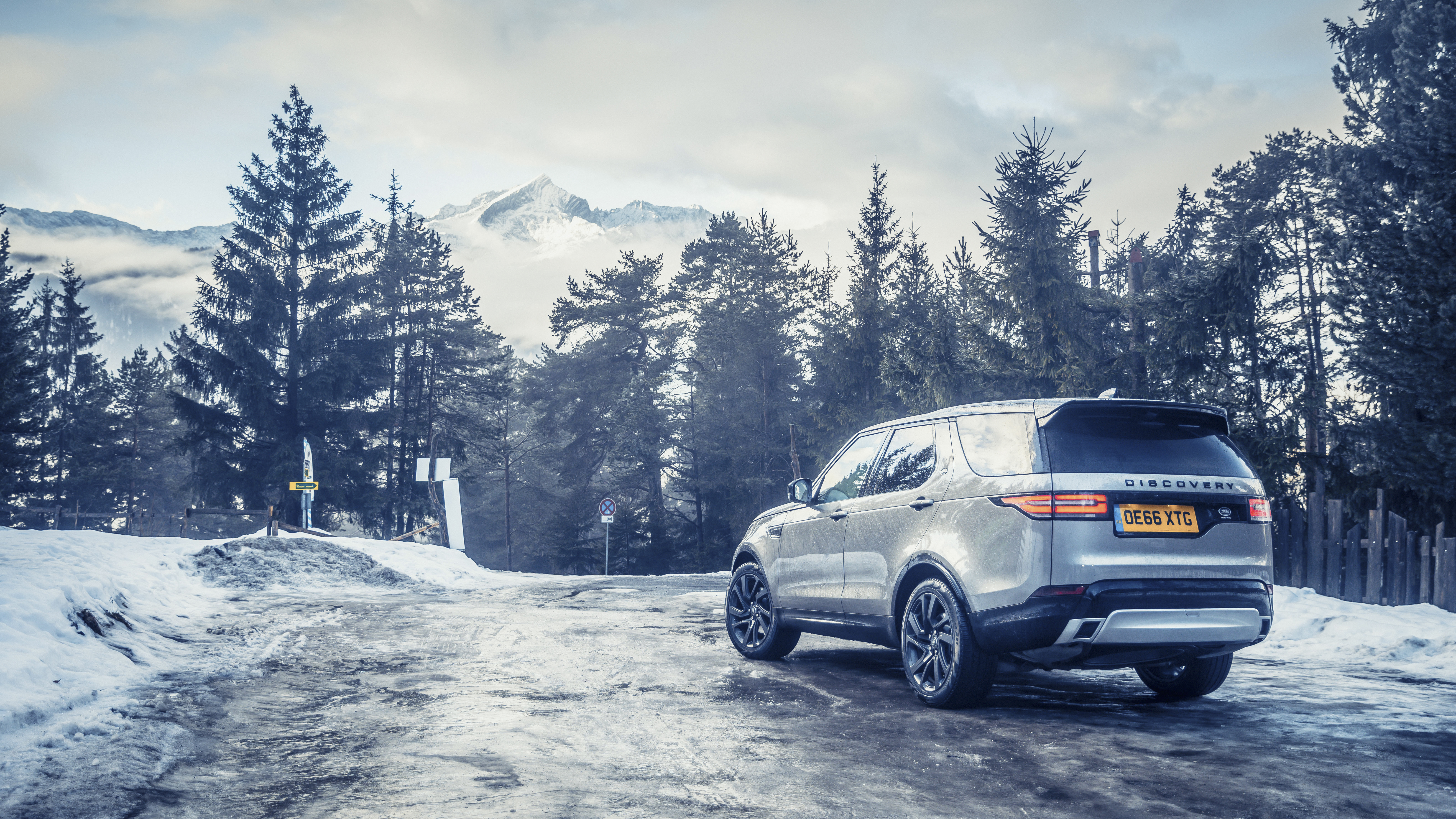 Land rover discovery in snow online