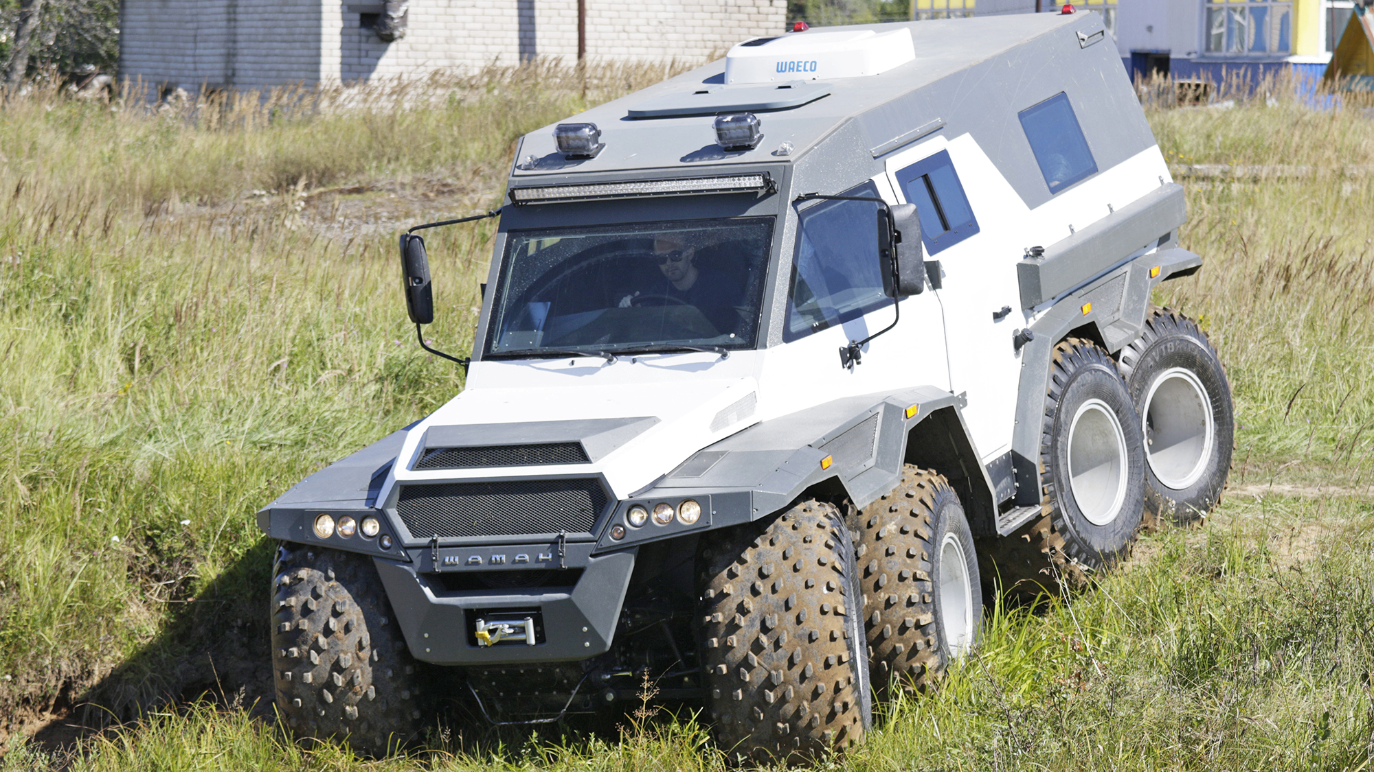 Offroad in Russia's 8WD Avtoros Shaman Top Gear