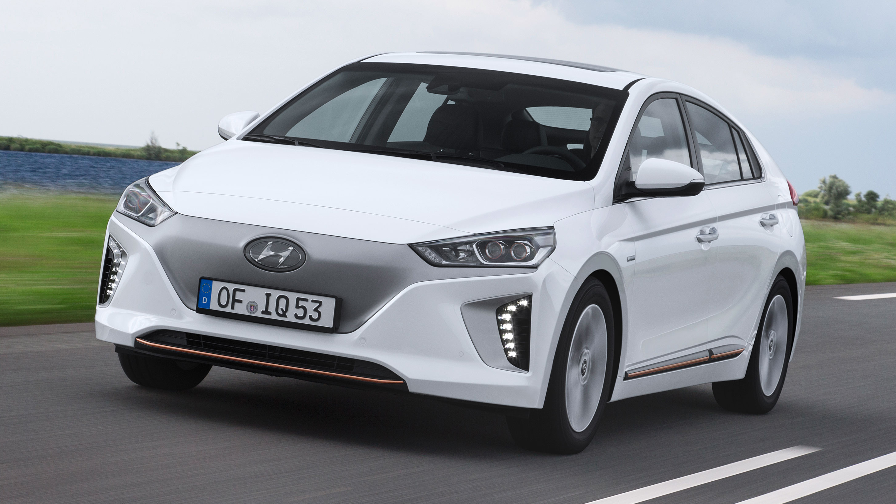 Review: the Hyundai Ioniq in hybrid and electric form Reviews 2024