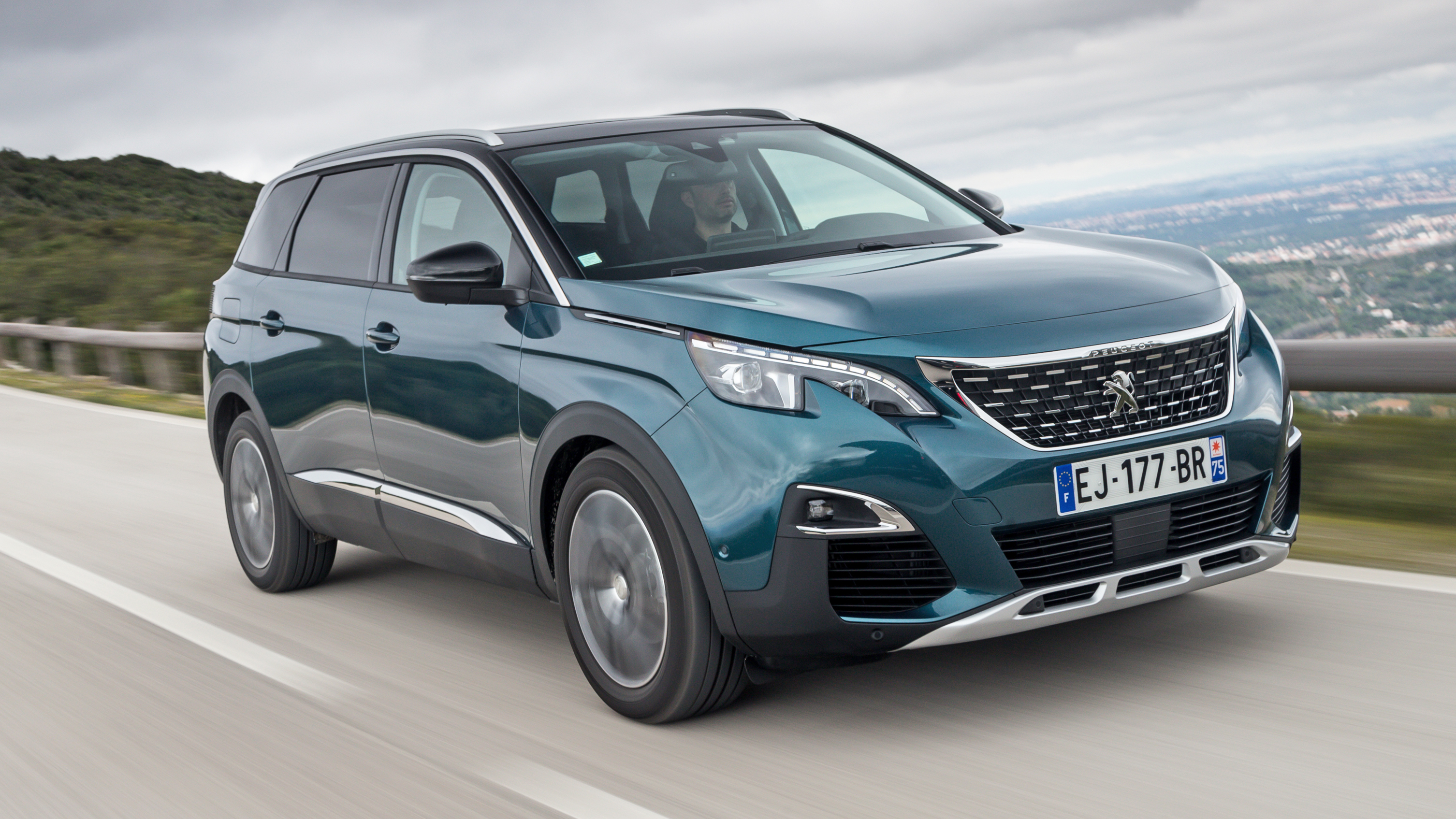 New Peugeot 5008 Photos, Prices And Specs in Saudi Arabia