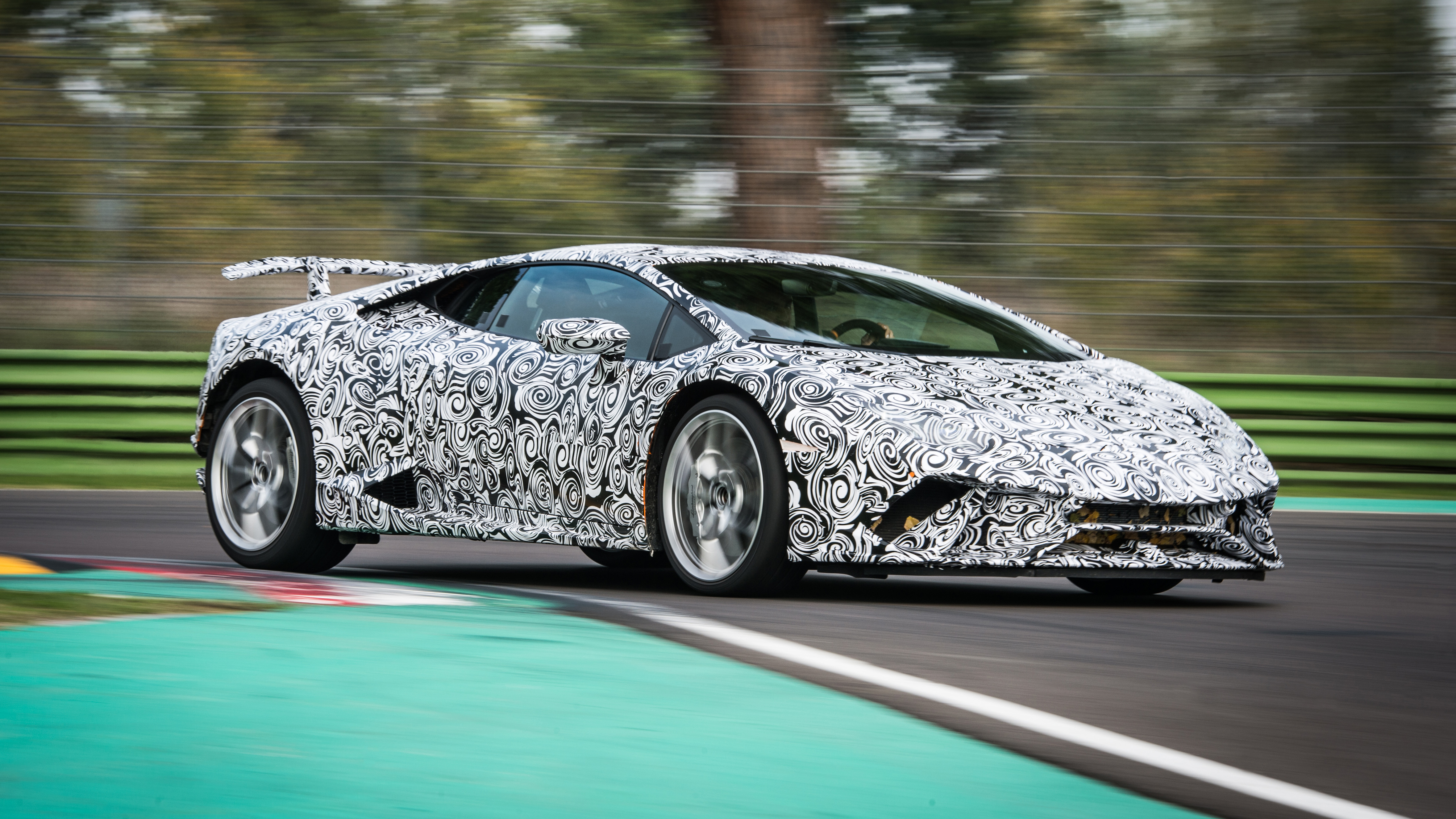 Lamborghini Huracan driving simulator offers online test drives