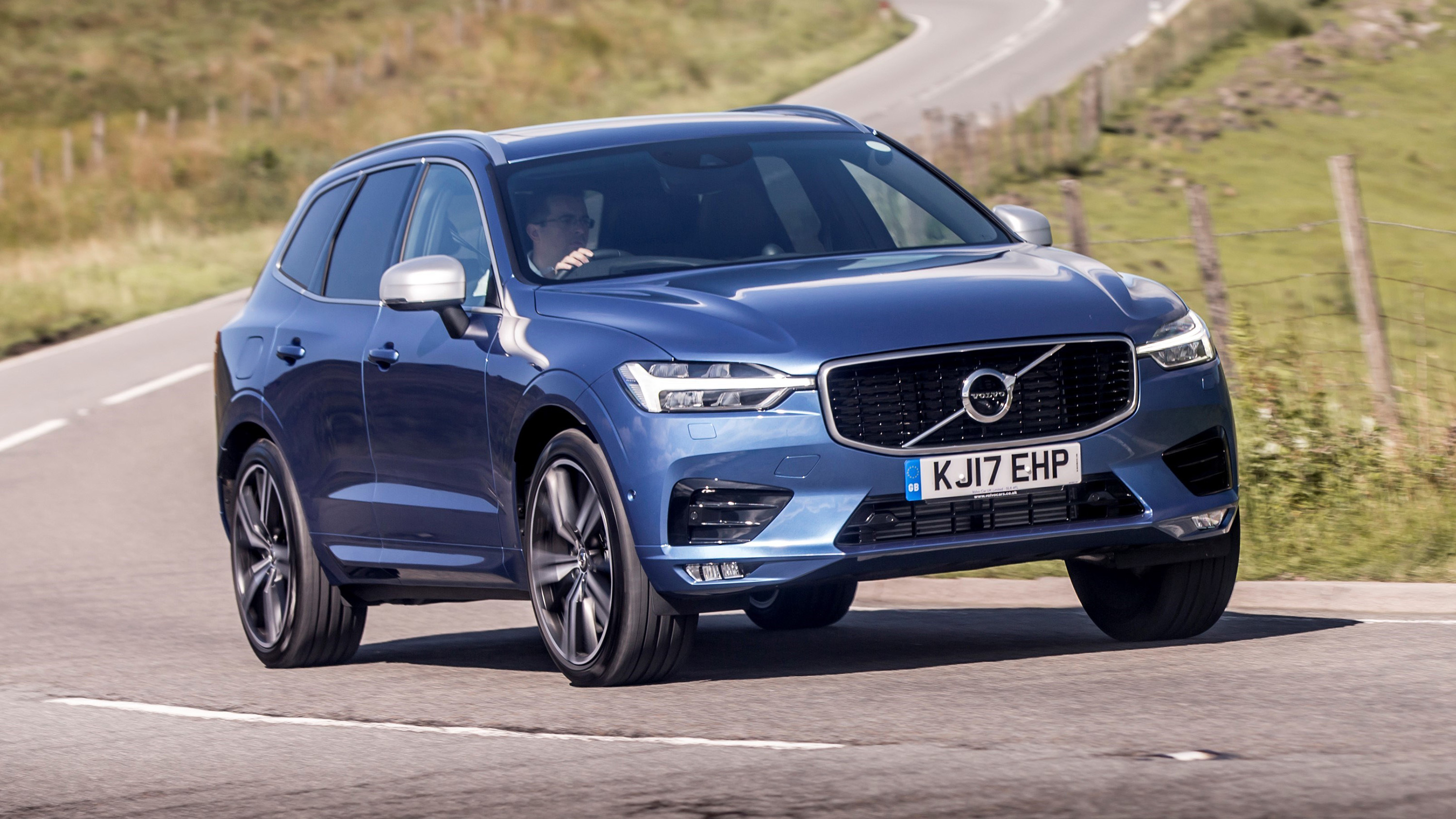 warmte condensor vervagen Volvo XC60 T8 review: 407bhp hybrid driven Reviews 2022 | Top Gear