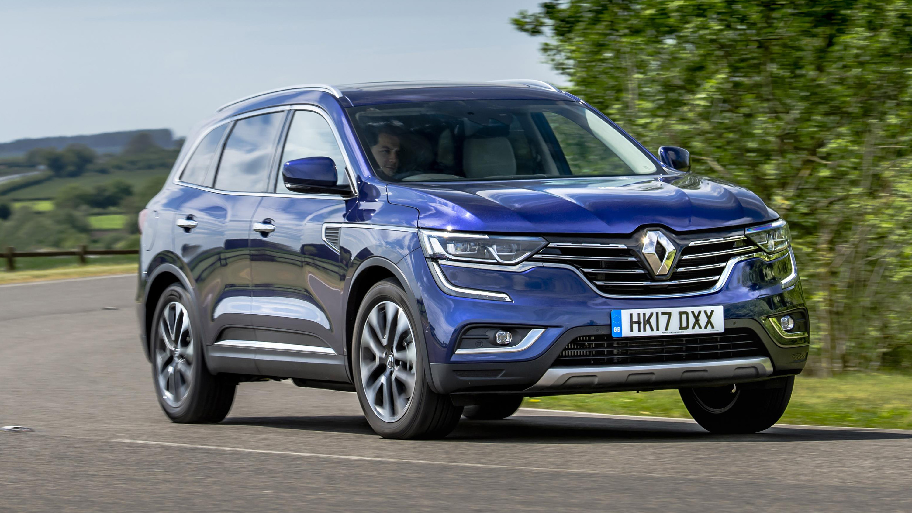 Renault Koleos Review, For Sale, Interior, Colours, Specs & News