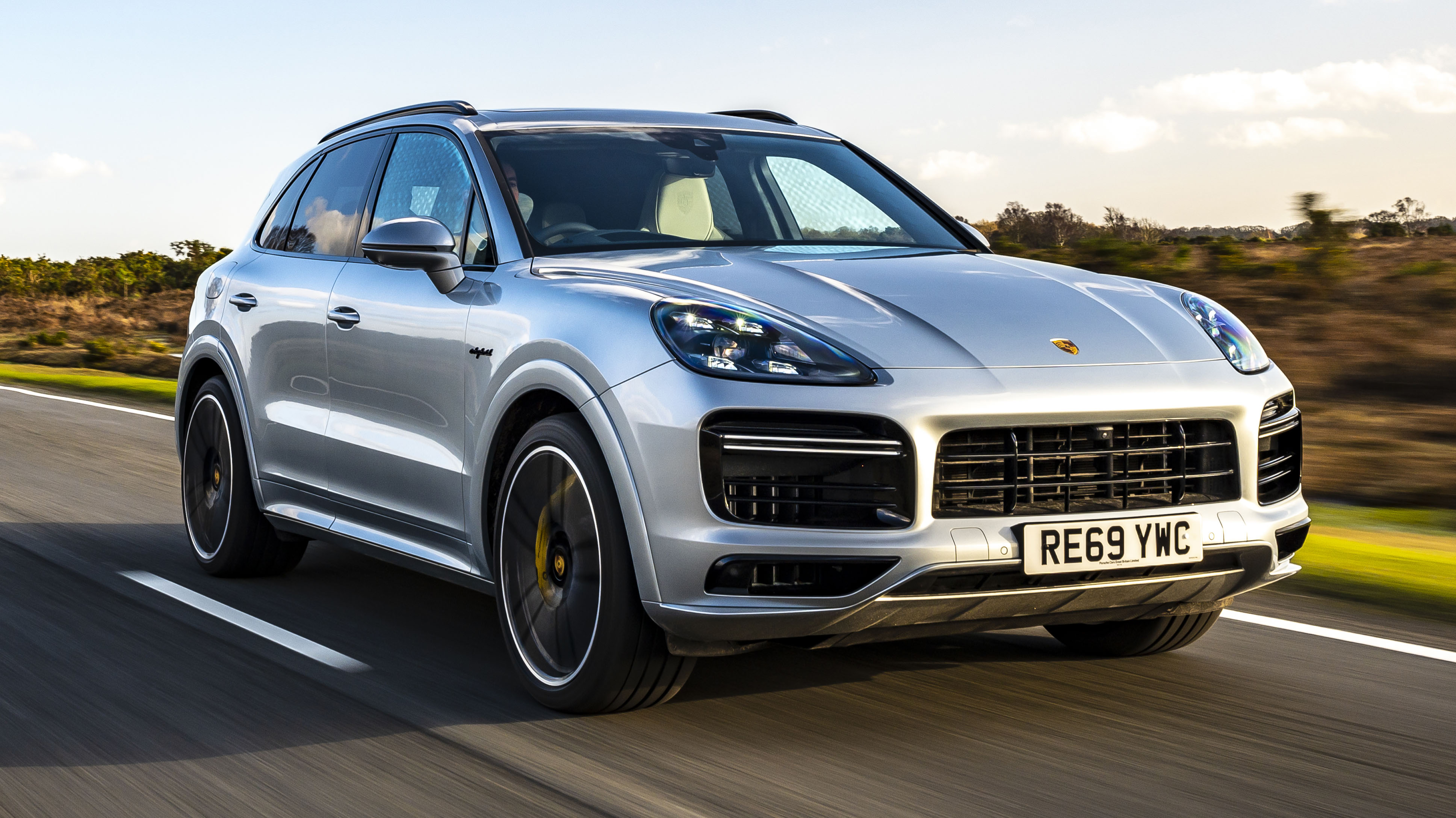 radicaal Eigendom Evolueren Porsche Cayenne Turbo S E-Hybrid review: first UK drive Reviews 2023 | Top  Gear