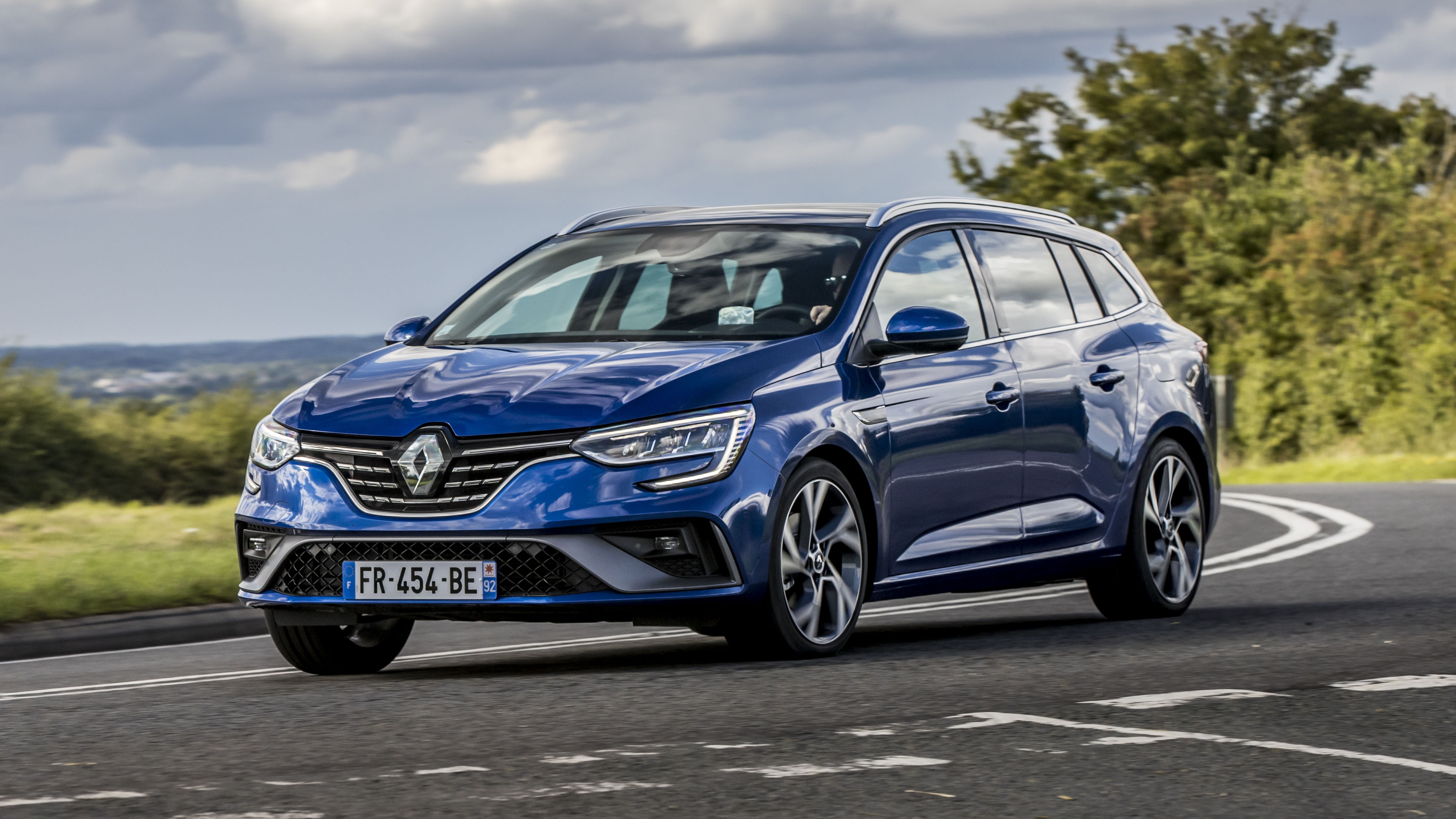 Indrukwekkend specificeren Buigen Renault Megane Sport Tourer E-Tech review: new hybrid tested Reviews 2023 |  Top Gear