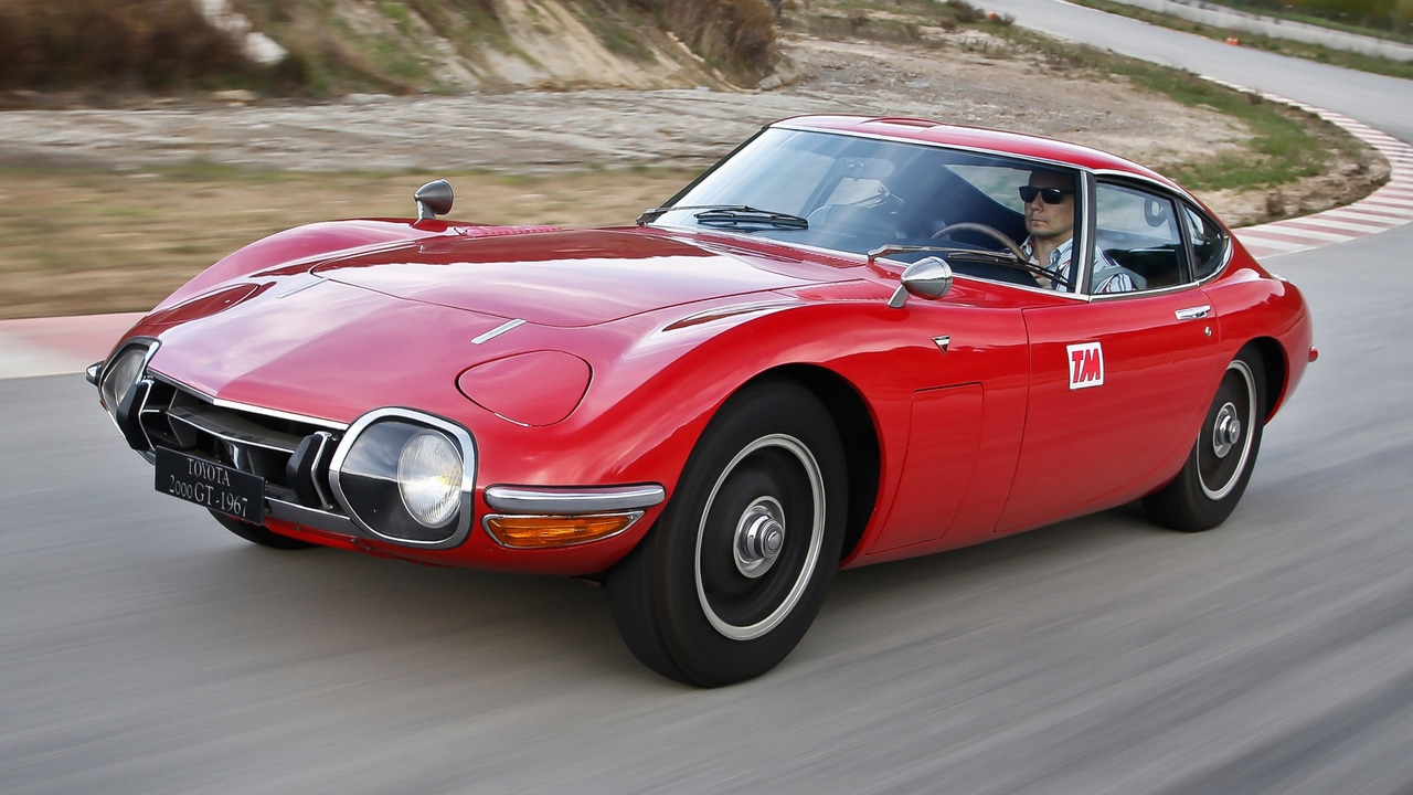 Retro review Toyota 2000GT (13 