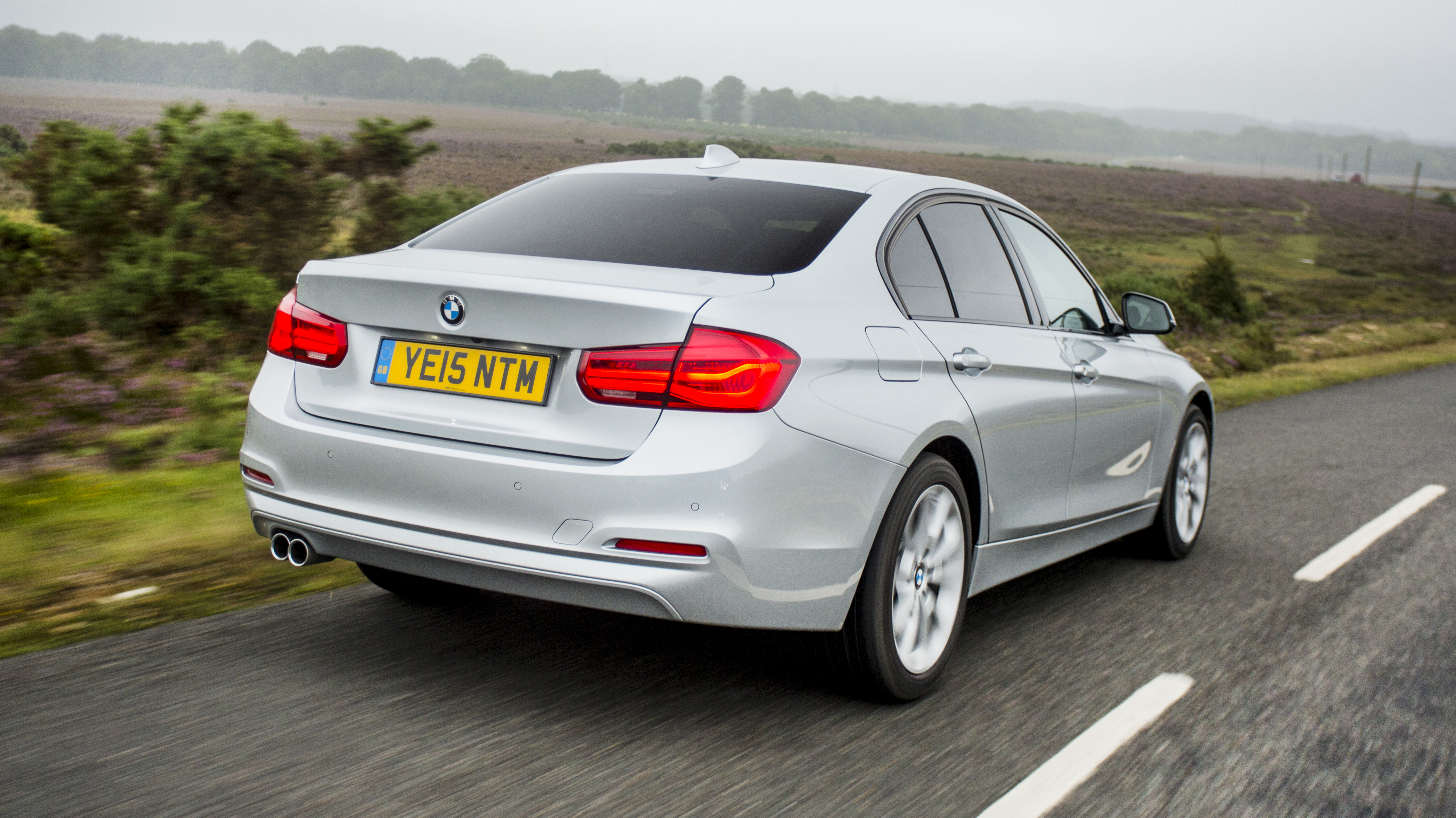 crisis Kolonisten gracht First drive: the three-cylinder BMW 318i saloon Reviews 2022 | Top Gear