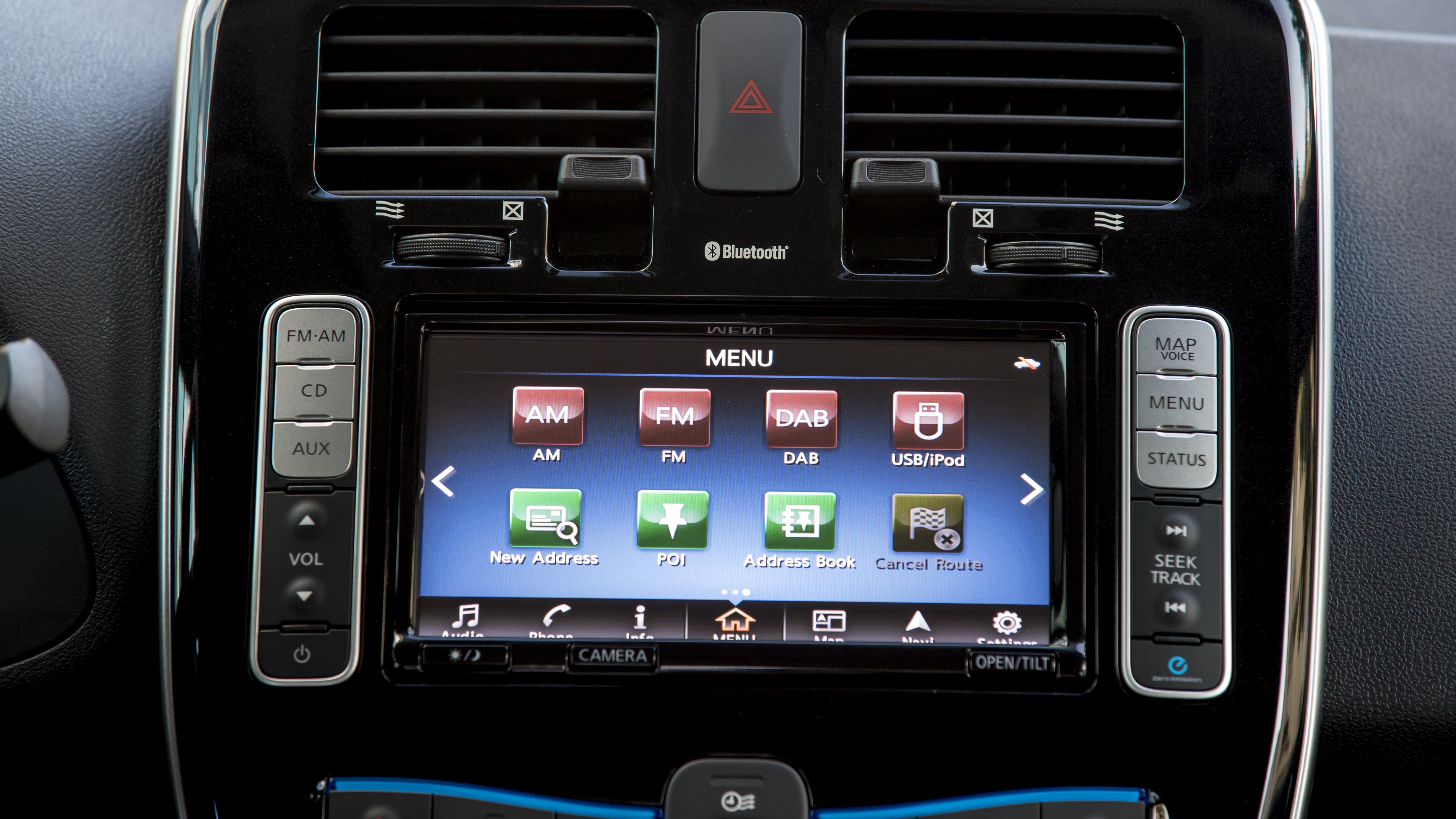 Apple carplay nissan sales leaf 2015