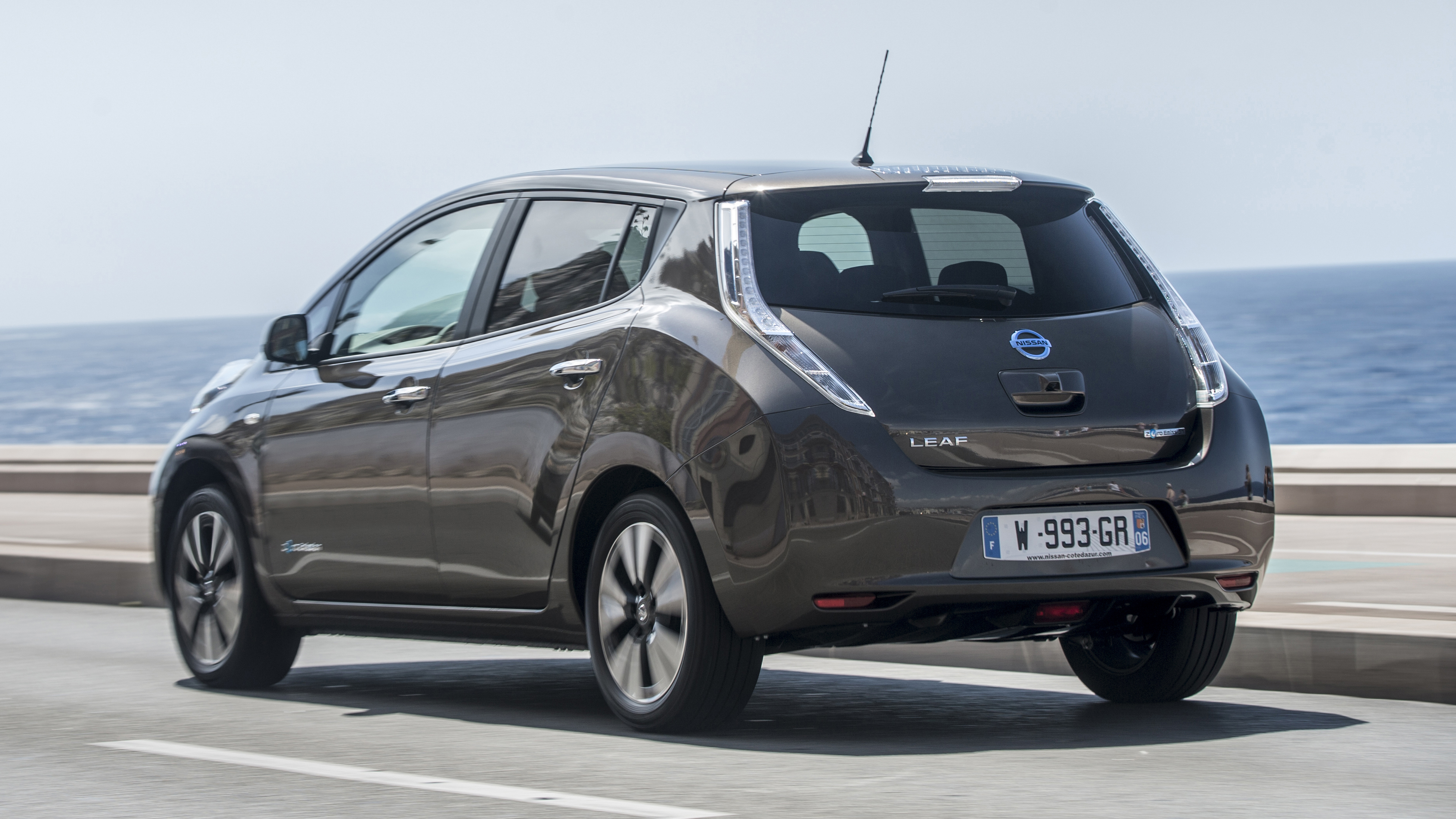 Nissan leaf store 2016 30kwh range