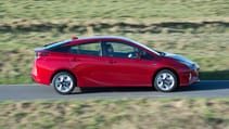 2016-toyota-prius-exterior-dynamic-9.jpg