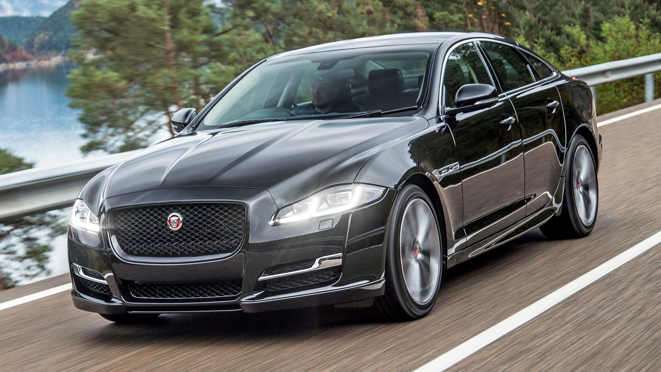 jag_xj_r_sport_image_190615_48.jpg