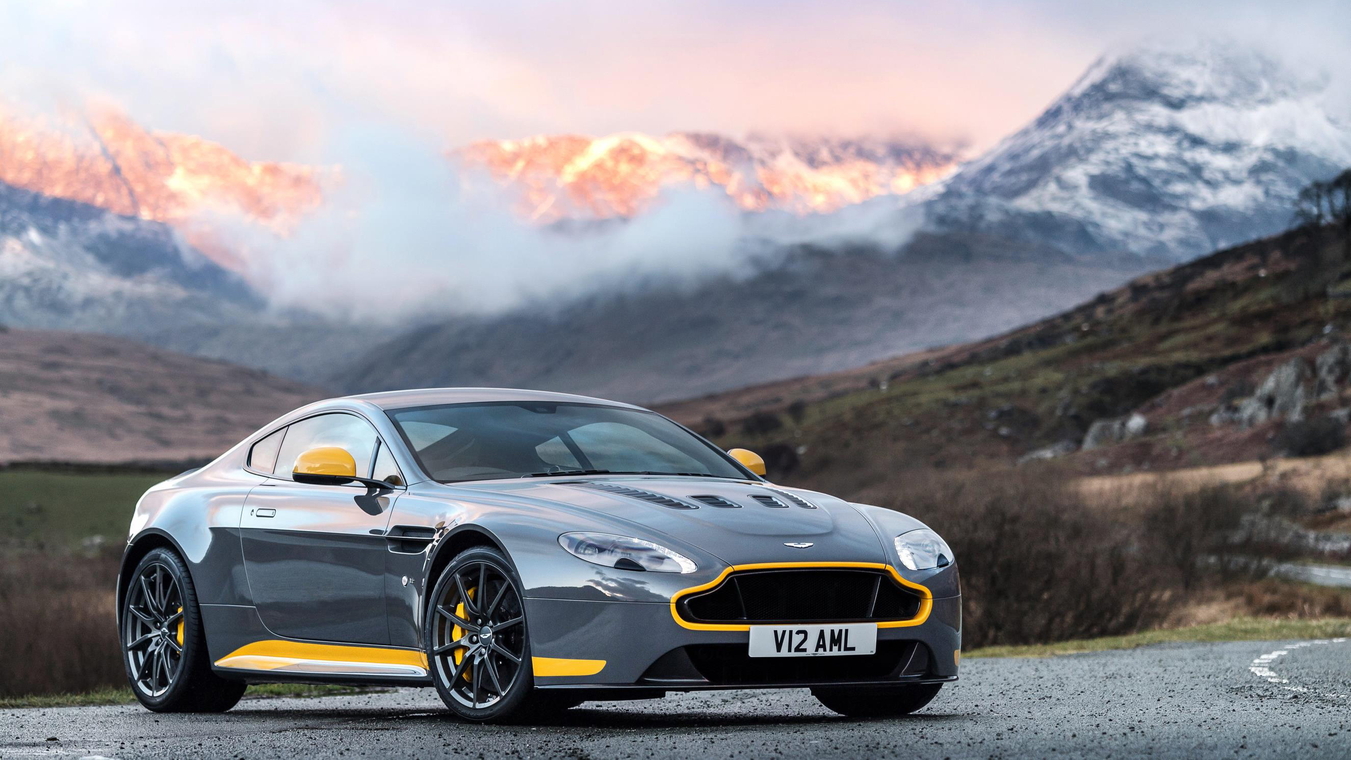 Review: the manual Aston Martin V12 Vantage S | Top Gear