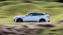 f-pace_037.jpg