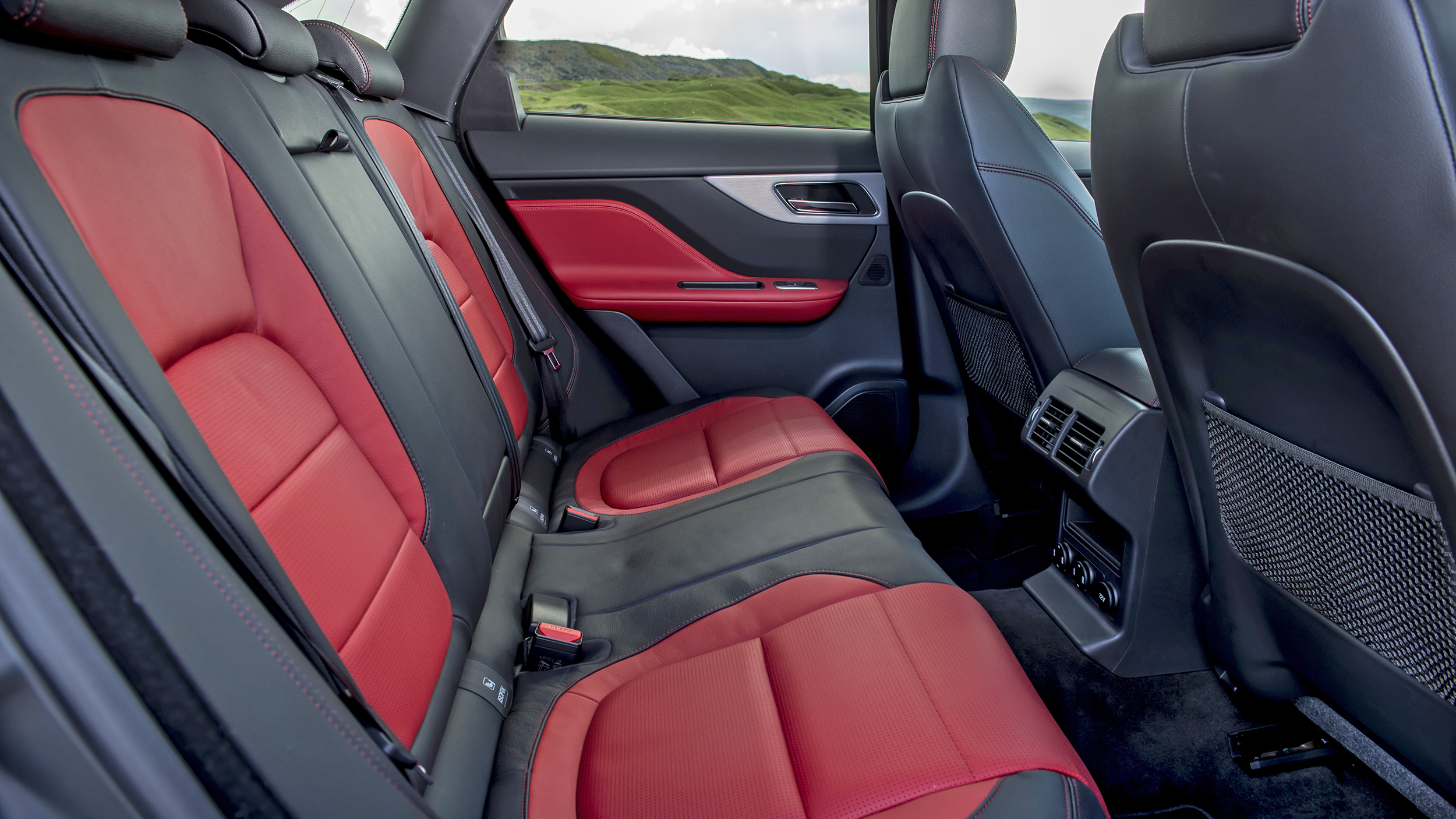 Review: the Jaguar F-Pace 2.0d | Top Gear