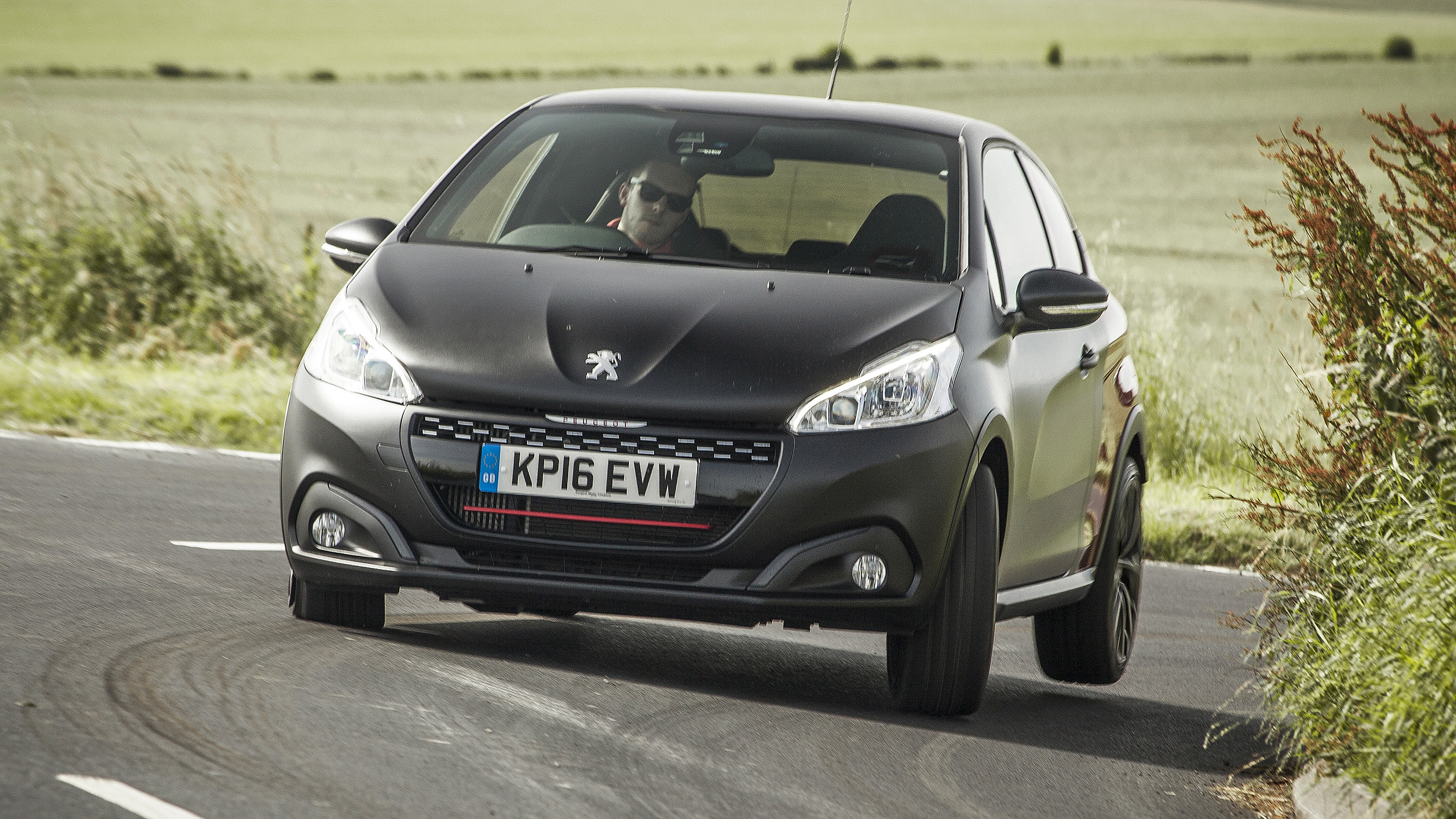 Peugeot 208 GTi by Peugeot Sport - Carfans