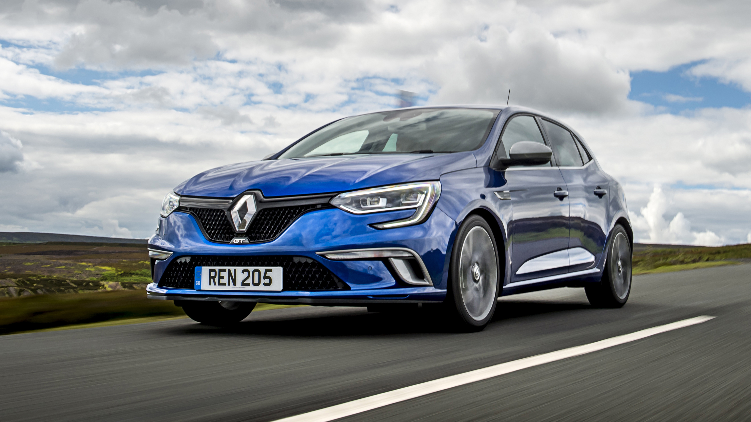 all-new_megane_gt_tce_205_23.jpg