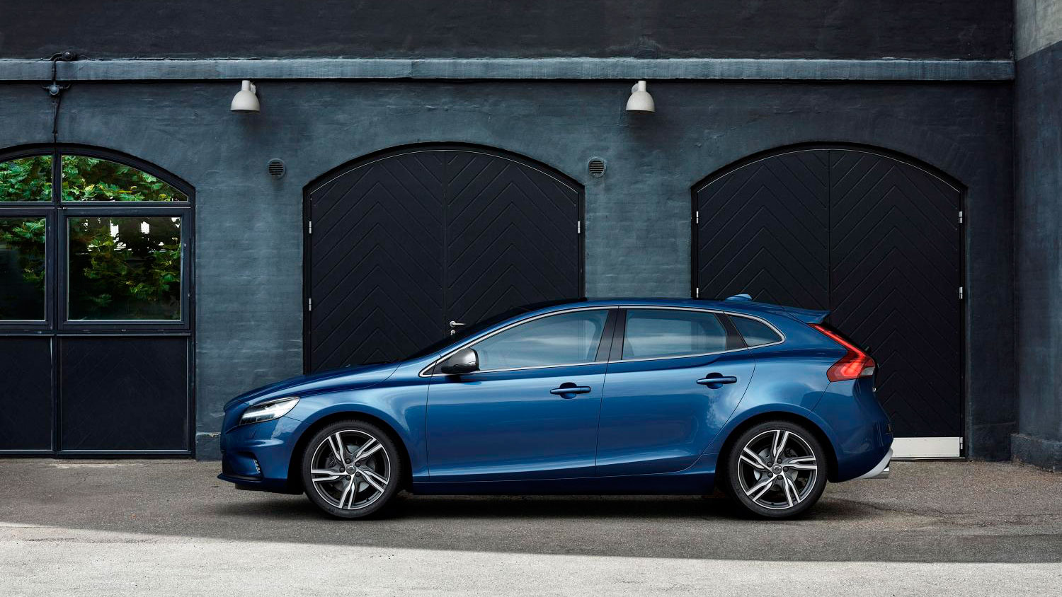 gryde Sløset Snavset Review: the facelifted Volvo V40 hatchback Reviews 2023 | Top Gear