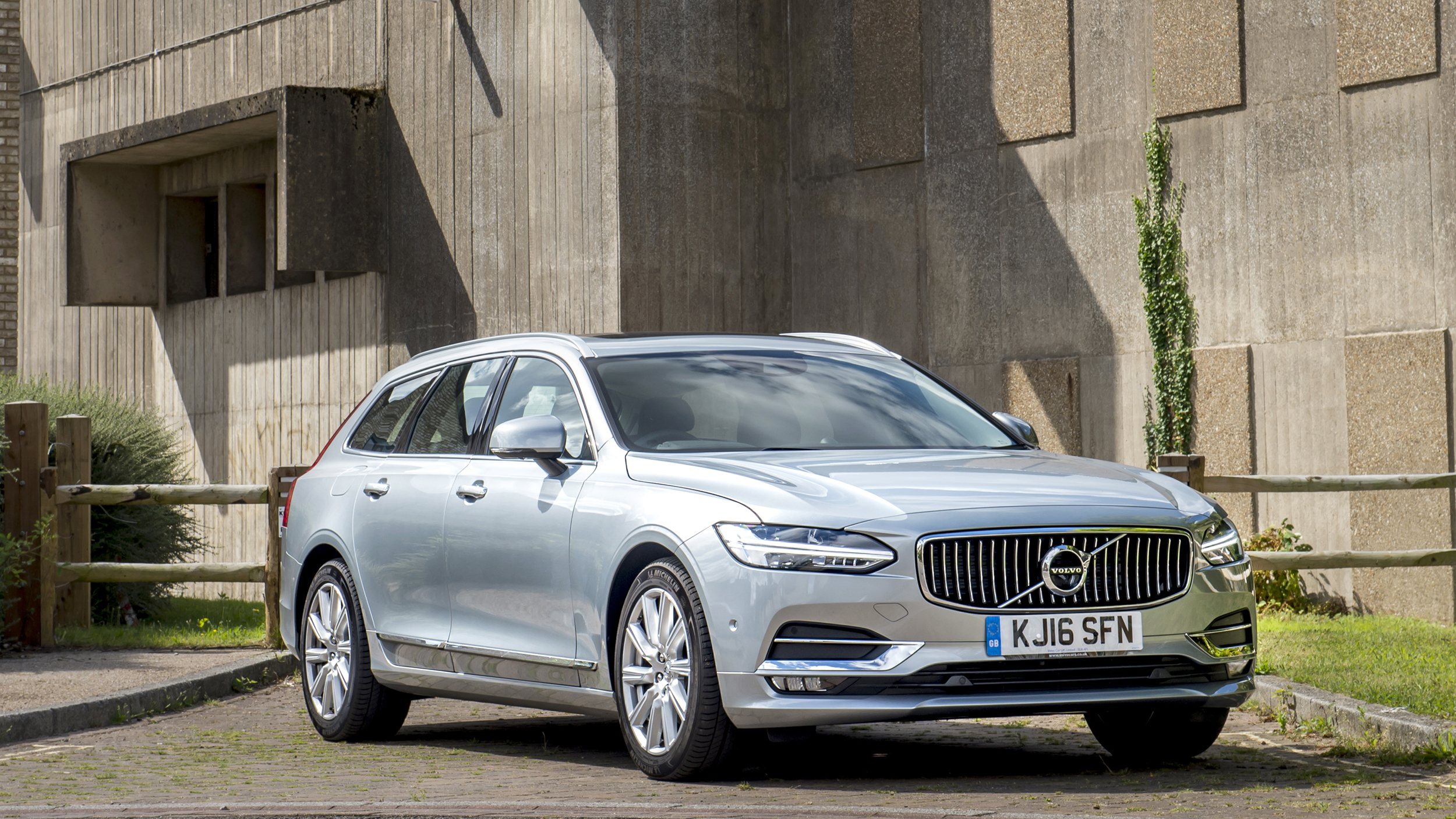 Review The Refreshingly Laid Back Volvo V90 Reviews 22 Top Gear