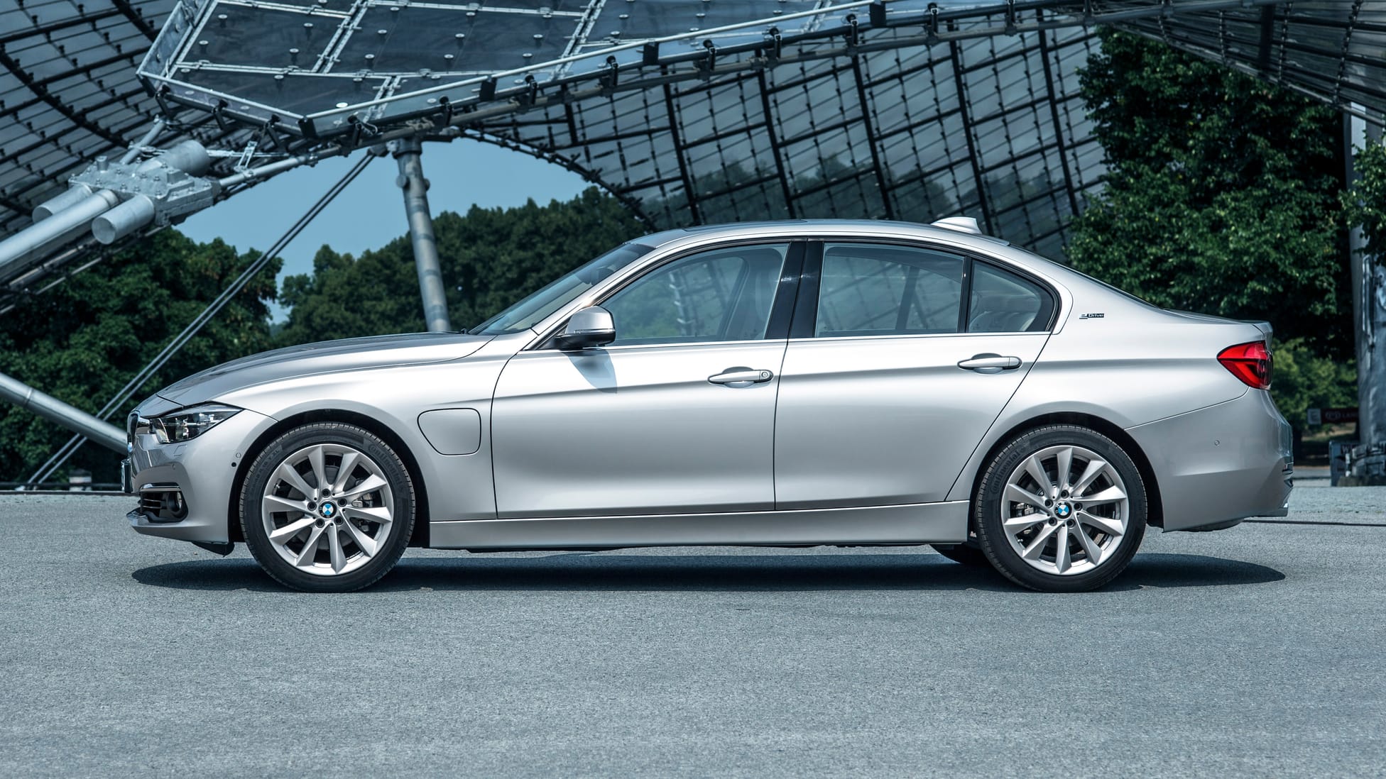 BMW 3 Series review: plug-in hybrid 330e tested in UK Reviews 2025 ...