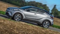 2016_toyota_c-hr_ext_dyn_08.jpg