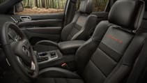 2017-jeep-grand-cherokee-trailhawk-front-interior-seats.jpg