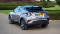 2016_toyota_c-hr_ext_dyn_03.jpg